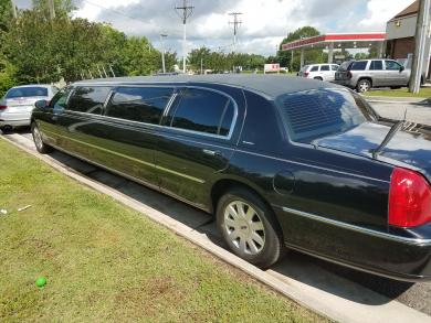10-Passenger 2006 Cadillac Federal Luxury Limousine
