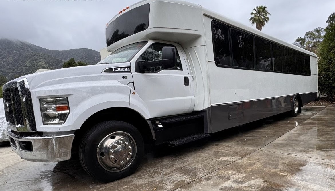 2019 Ford F650 Limo Bus