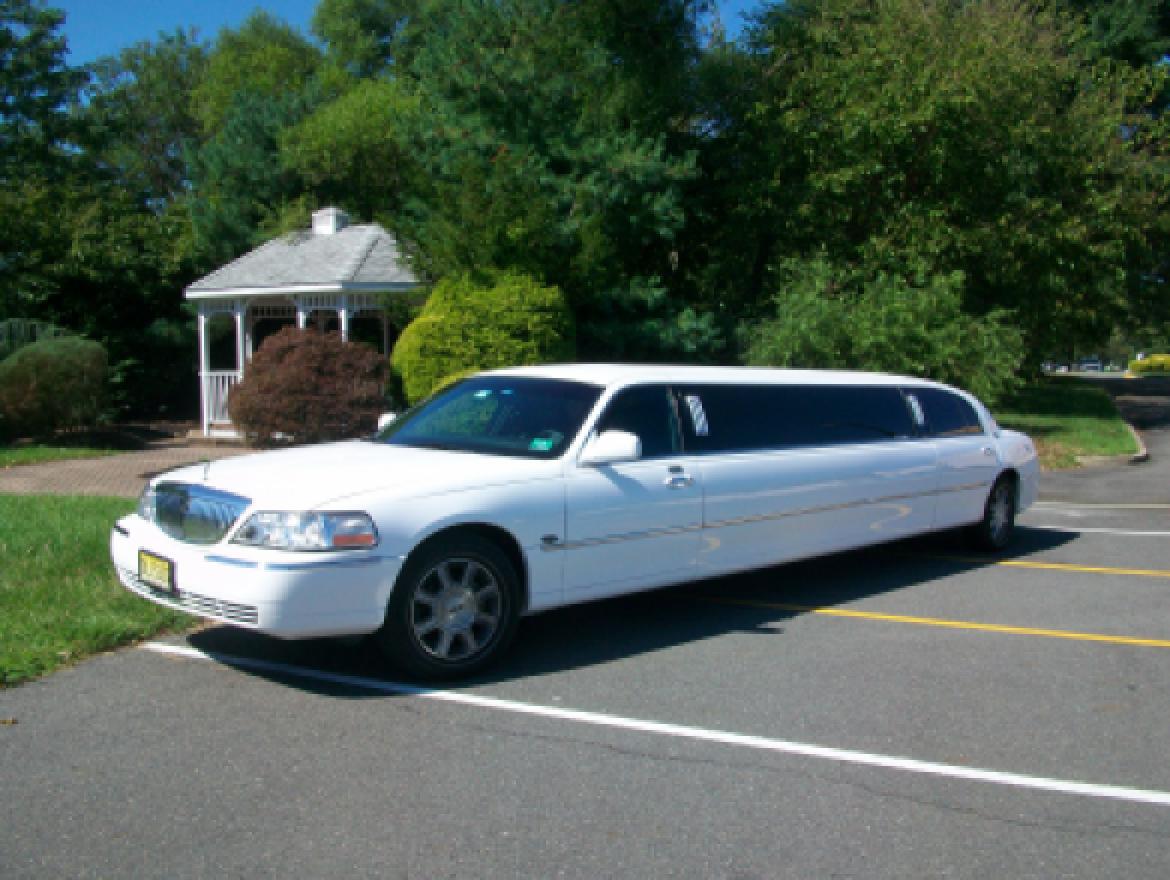2008 Lincoln 120 White Stretch