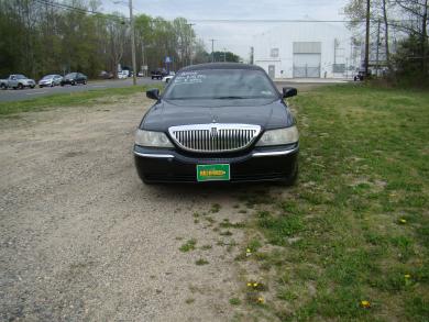 Well - maintained 2006 Lincoln Town Car Executive Limousine