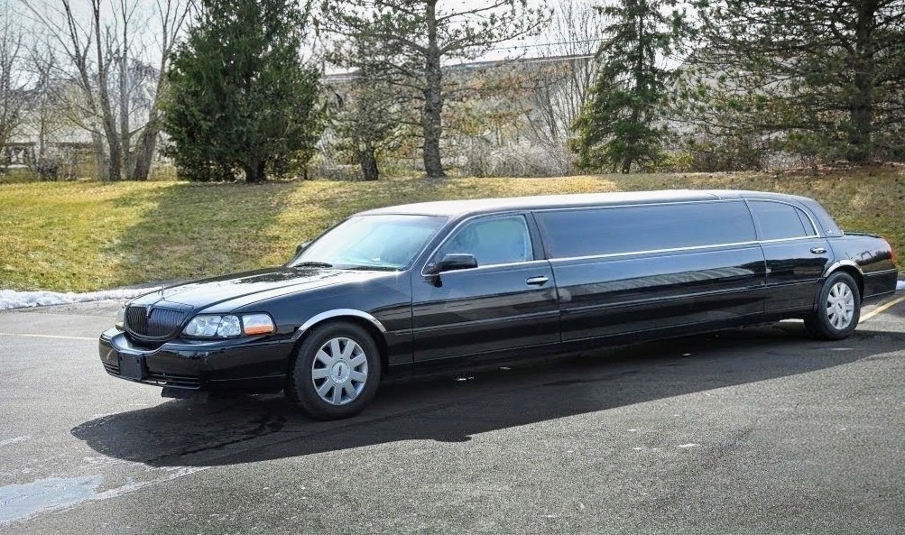 2004 Lincoln Town Car Stretch Limousine