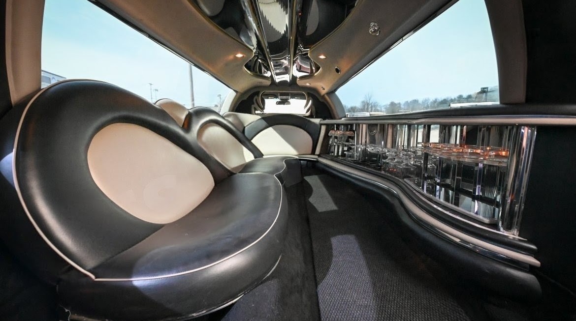 2004 Lincoln Town Car Stretch Limousine