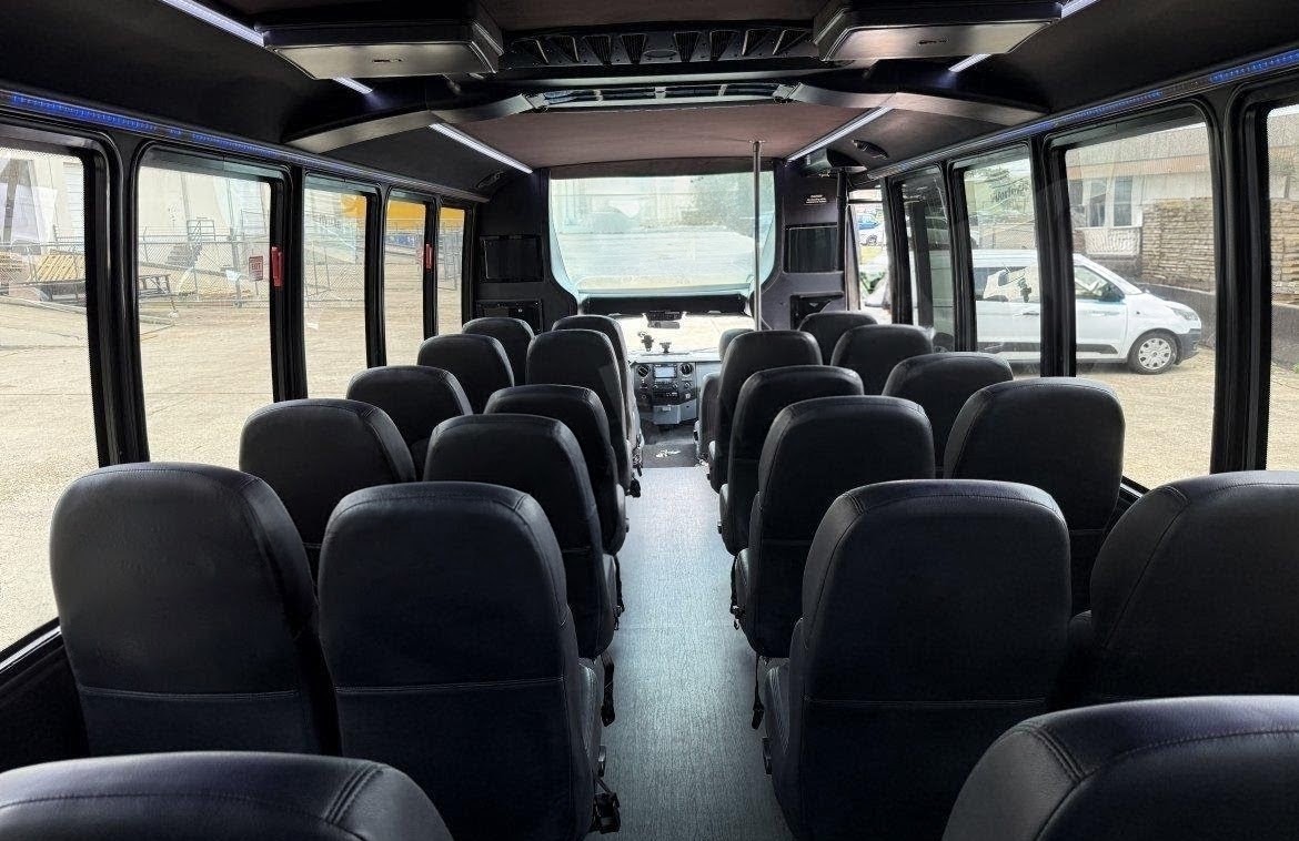 2016 Ford F550 GM33 Shuttle Bus