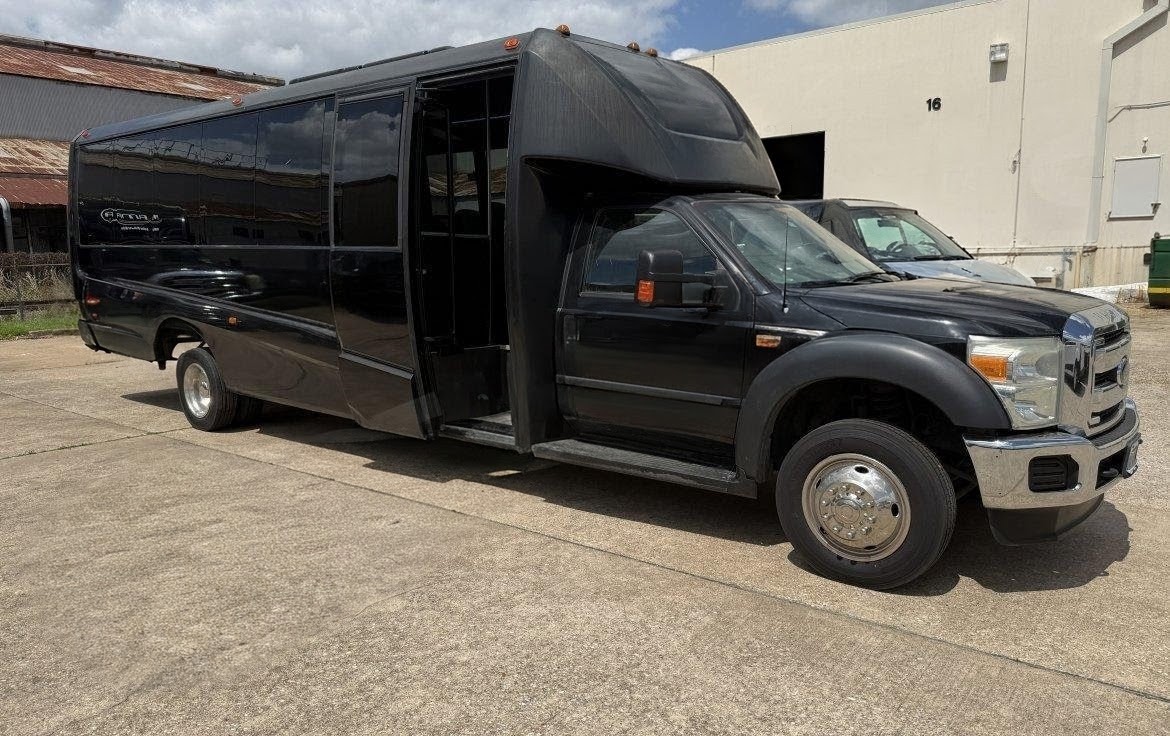 2016 Ford F550 GM33 Shuttle Bus