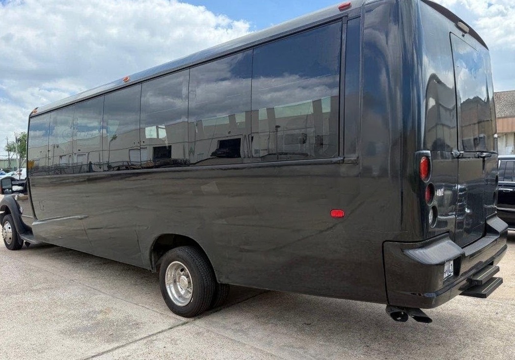 2016 Ford F550 GM33 Shuttle Bus
