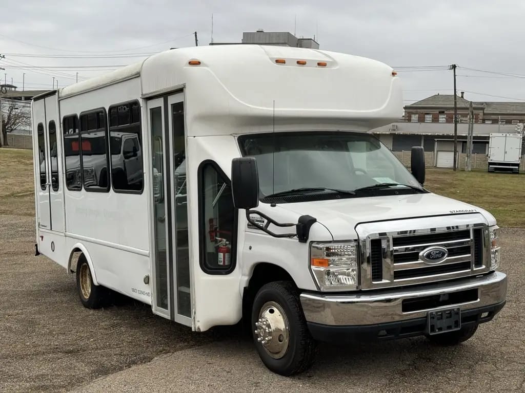 2019 Ford E-350 Shuttle bus