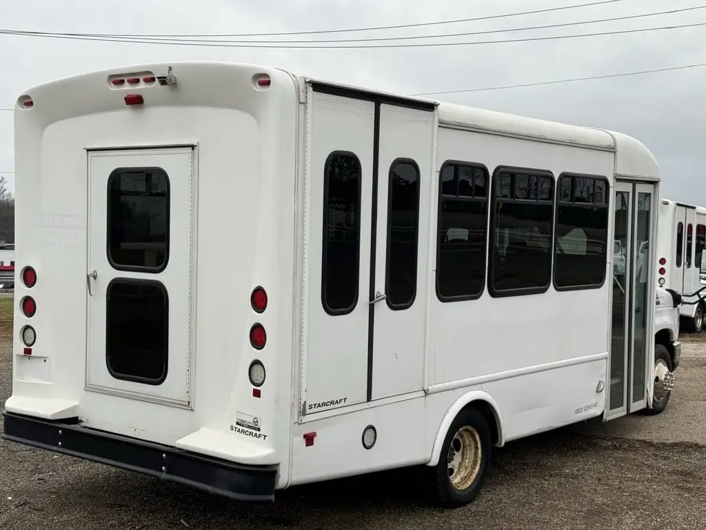 2019 Ford E-350 Shuttle bus