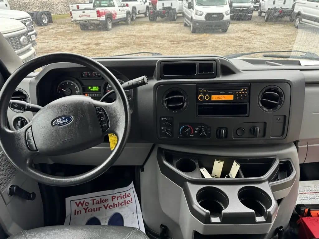 2019 Ford E-350 Shuttle bus