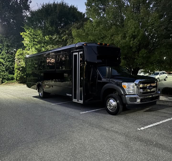 2016 Ford F-550 Shuttle Bus