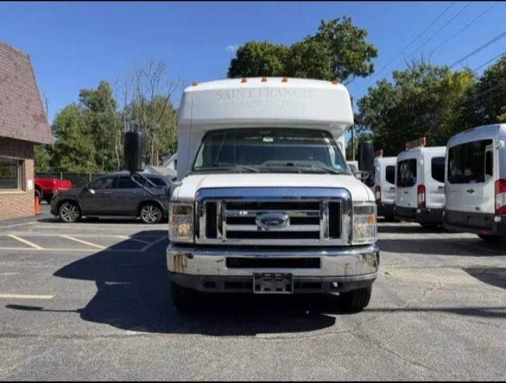2012 Ford E-350 Shuttle Bus