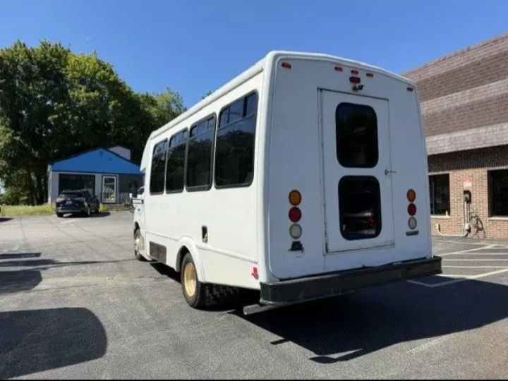 2012 Ford E-350 Shuttle Bus