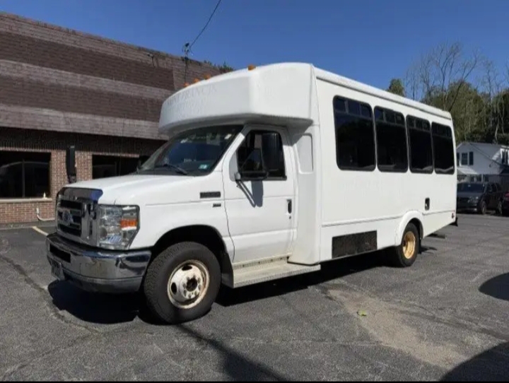 2012 Ford E-350 Shuttle Bus