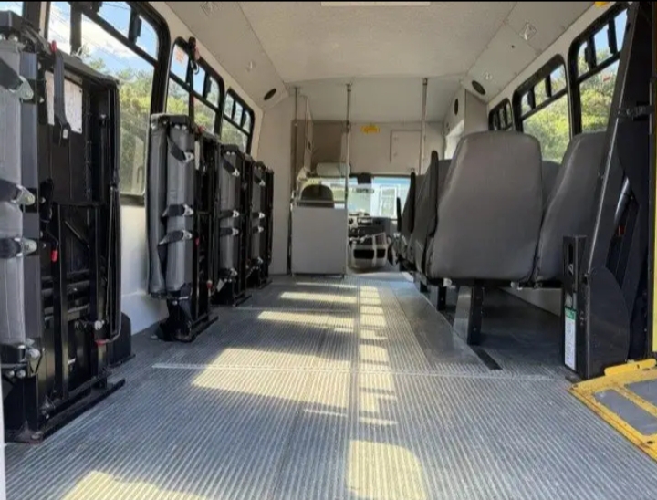 2012 Ford E-350 Shuttle Bus