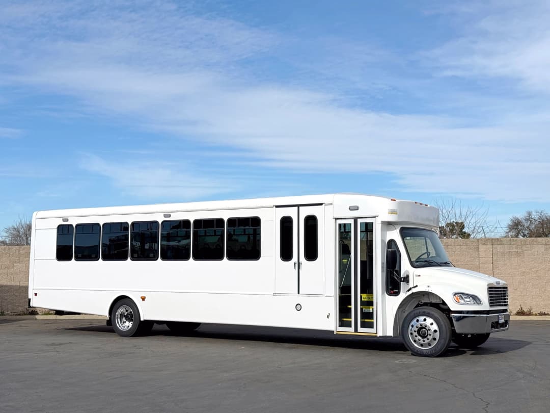 2023 Freightliner S2 106 - Shuttle Bus