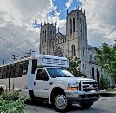 Premium 2003 Ford F-550 Krystal 21-Passenger Limo Bus