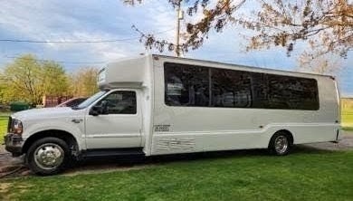 Premium 2003 Ford F-550 Krystal 21-Passenger Limo Bus