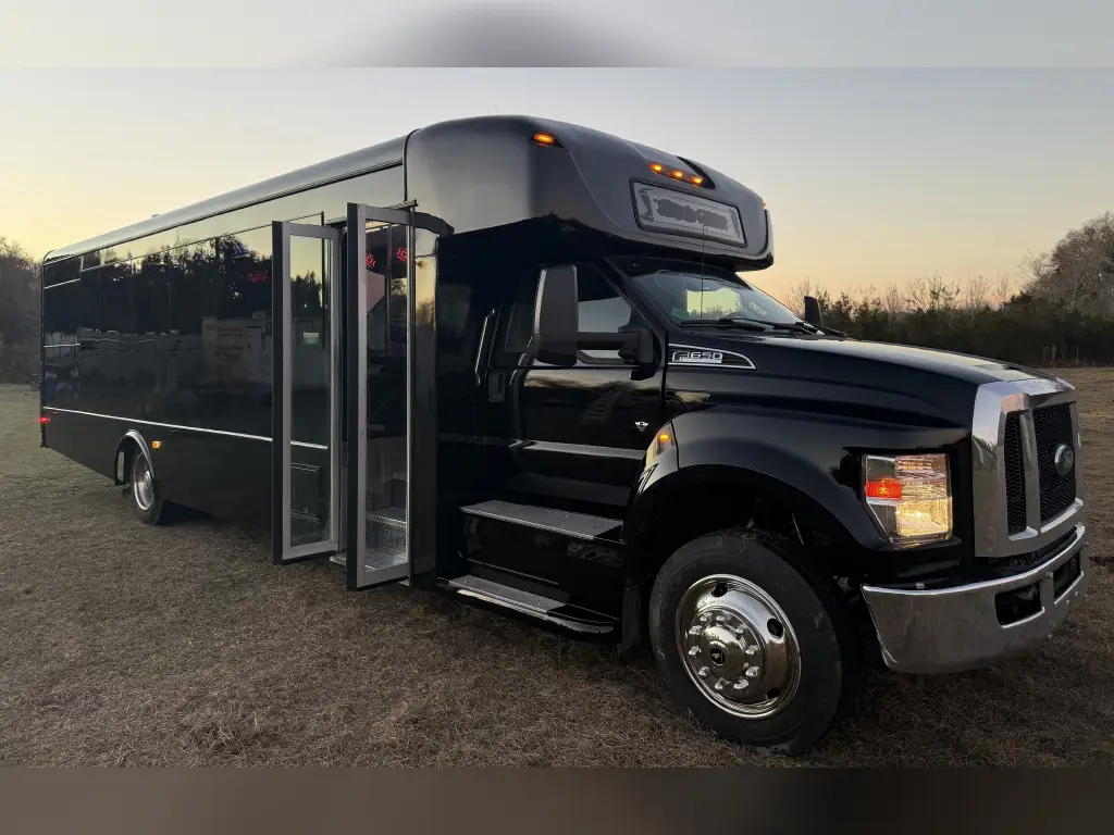 2022 Ford F-650 -Mini Limo Bus