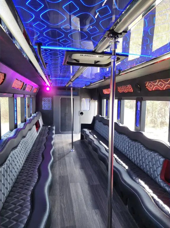 2022 Ford F-650 -Mini Limo Bus