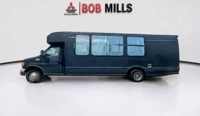 Luxury 18-Passenger 2007 Ford E-450 Limo Bus