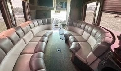 Luxury 18-Passenger 2007 Ford E-450 Limo Bus