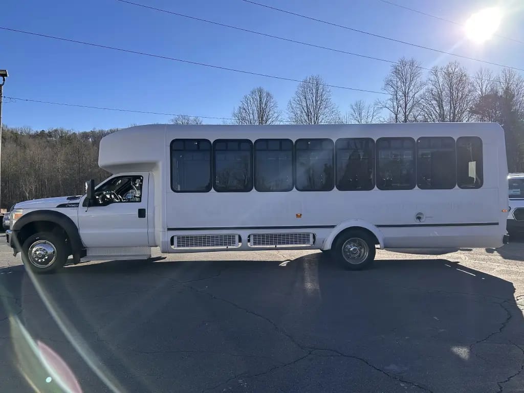 2012 Ford F-550 -Shuttle Bus