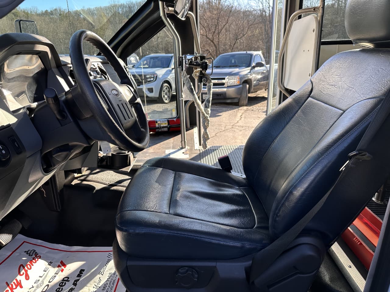 2012 Ford F-550 -Shuttle Bus