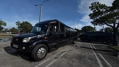 37-Passenger 2015 Freightliner GM 40 Commercial Shuttle Bus