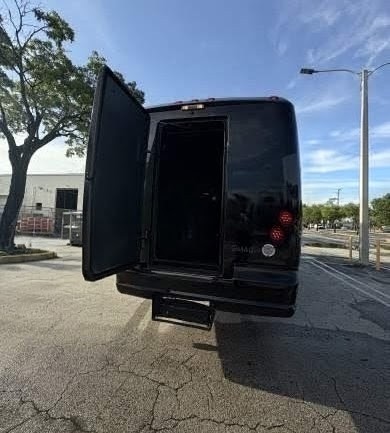 37-Passenger 2015 Freightliner GM 40 Commercial Shuttle Bus