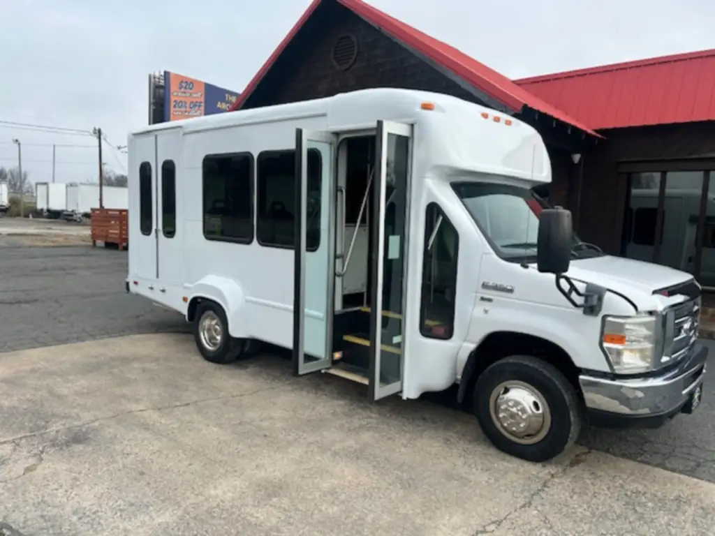 2012 Ford E350 Super Duty -Shuttle Bus