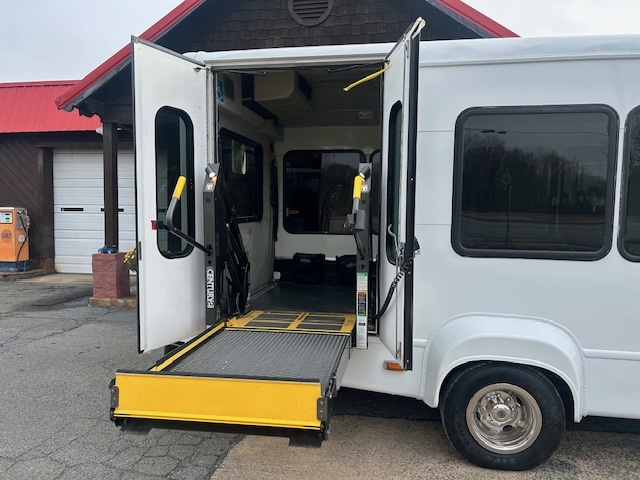 2012 Ford E350 Super Duty -Shuttle Bus