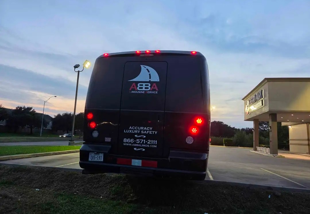 2016 Ford F-550 Grech GM33 – Well-Maintained Shuttle Bus