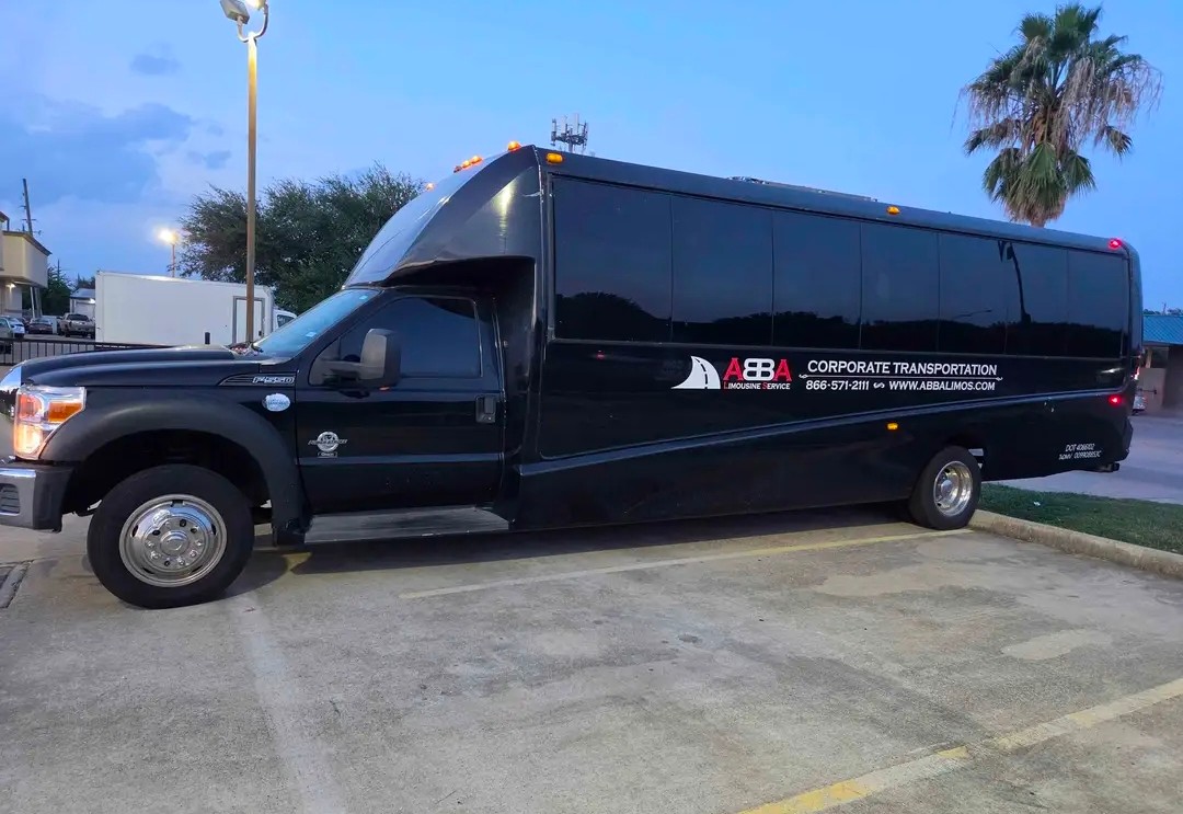 2016 Ford F-550 Grech GM33 – Well-Maintained Shuttle Bus