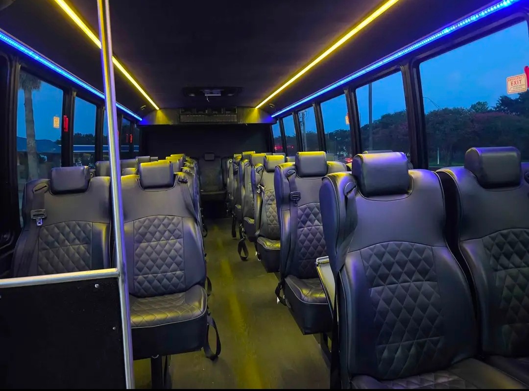 2016 Ford F-550 Grech GM33 – Well-Maintained Shuttle Bus