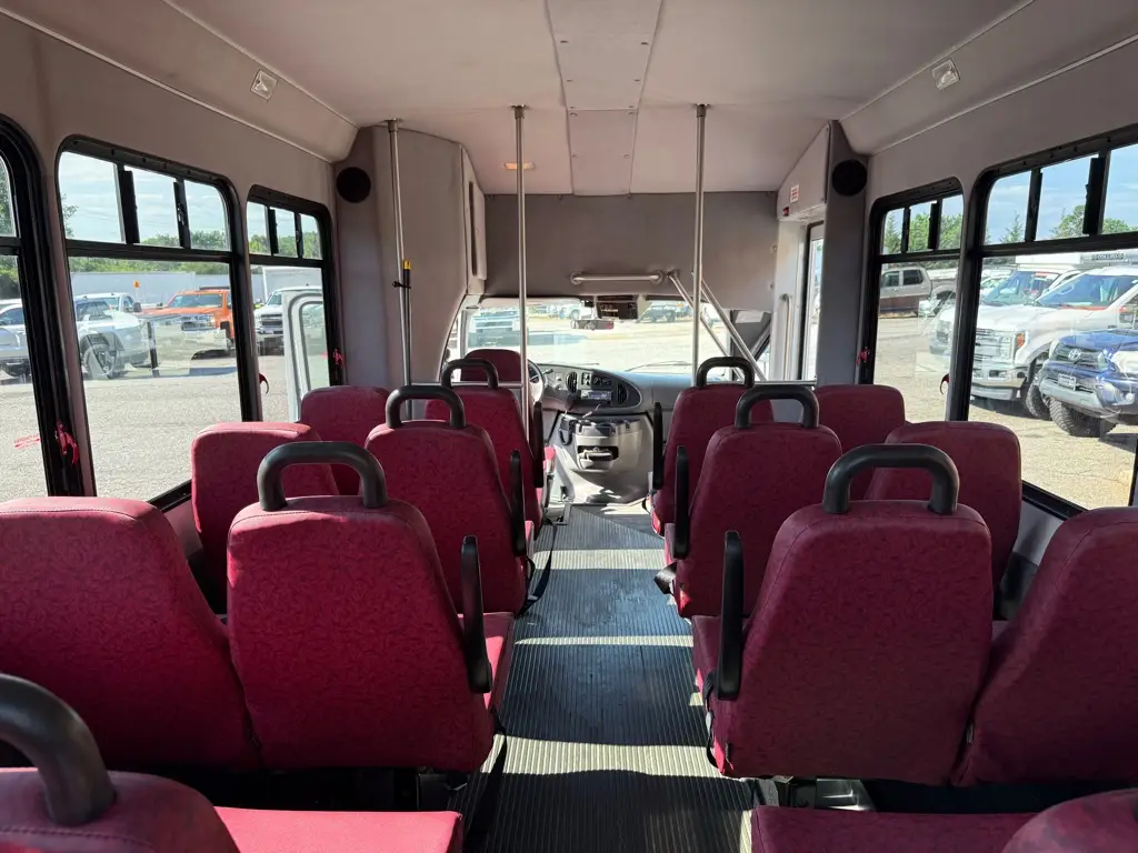 2008 Ford E-450 Shuttle bus