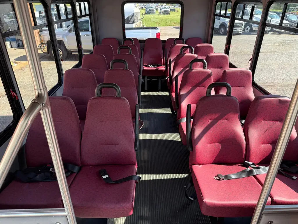 2008 Ford E-450 Shuttle bus