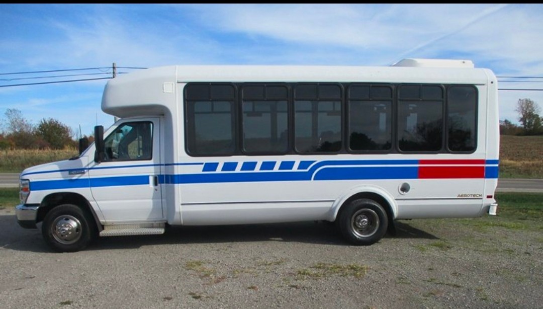 2017 Ford E450 El Dorado Aerotech – Well-Equipped Shuttle Bus