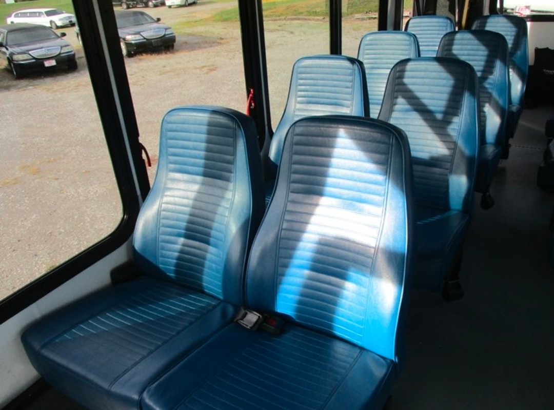 2017 Ford E450 El Dorado Aerotech – Well-Equipped Shuttle Bus