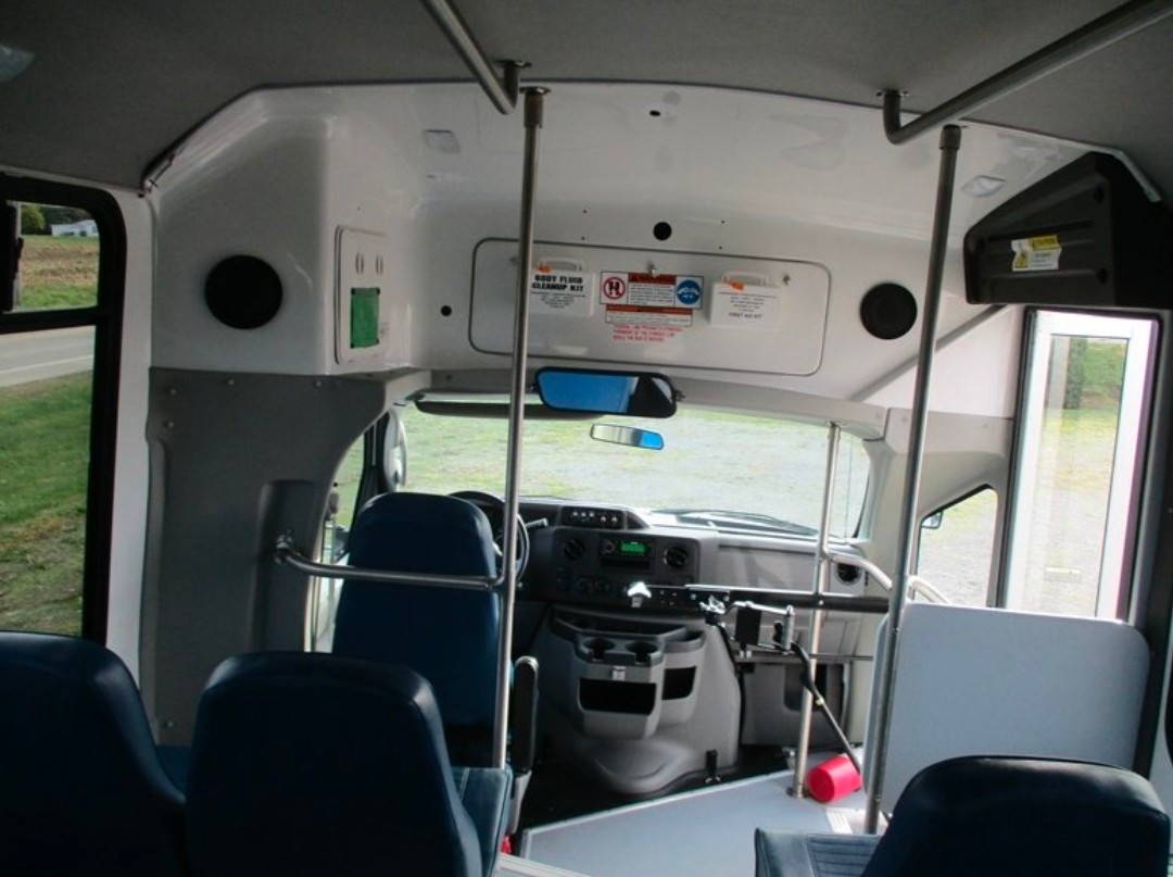 2017 Ford E450 El Dorado Aerotech – Well-Equipped Shuttle Bus