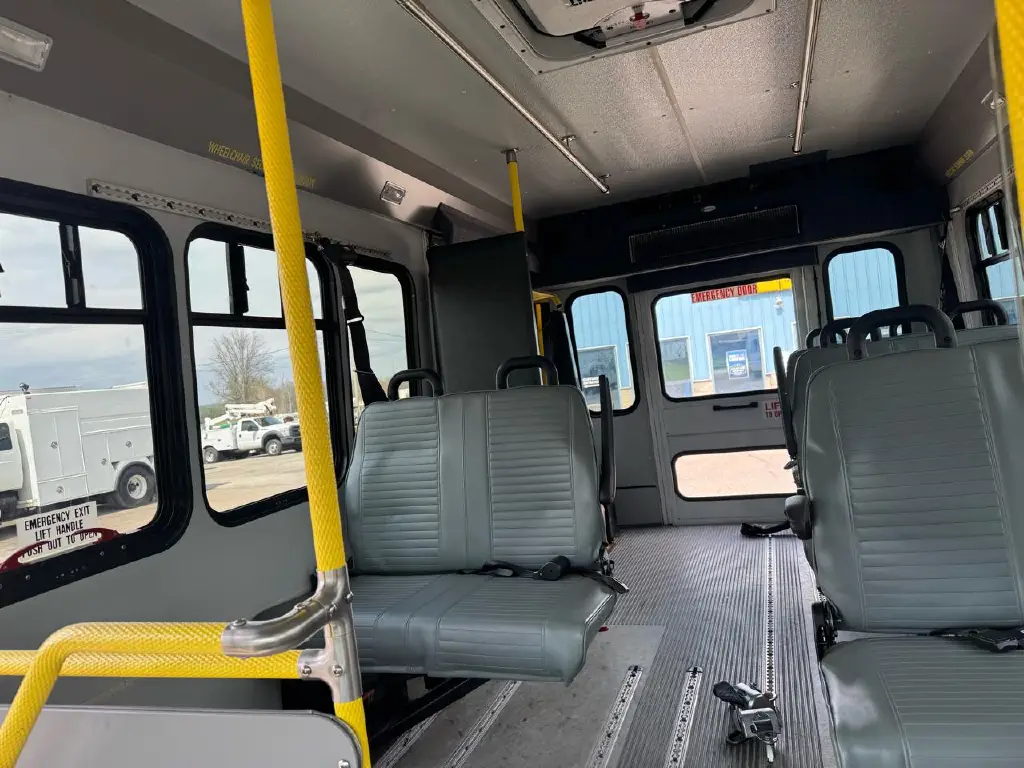 2015 Ford Econoline E-350 Super Duty -Shuttle Bus