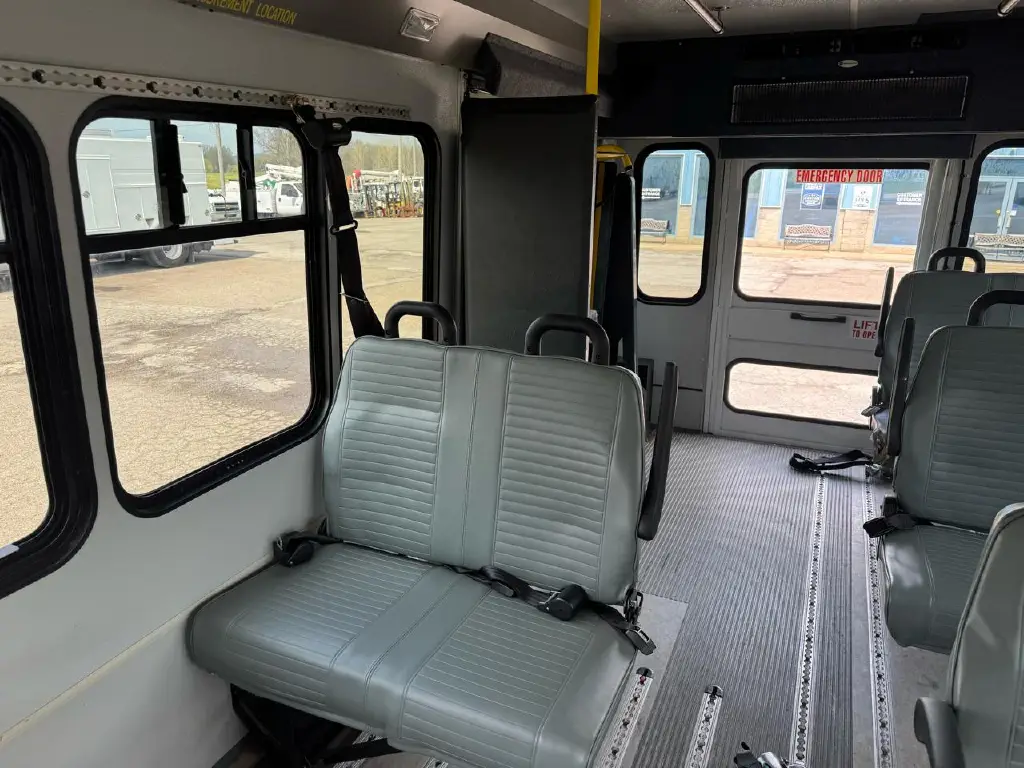 2015 Ford Econoline E-350 Super Duty -Shuttle Bus
