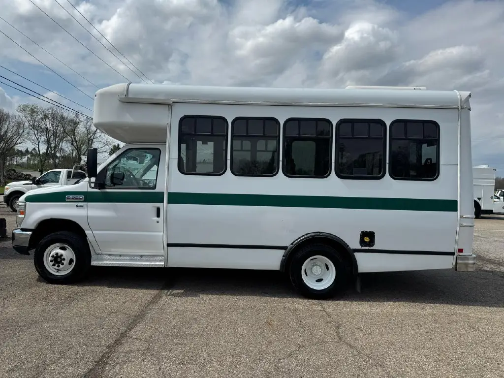 2015 Ford Econoline E-350 Super Duty -Shuttle Bus