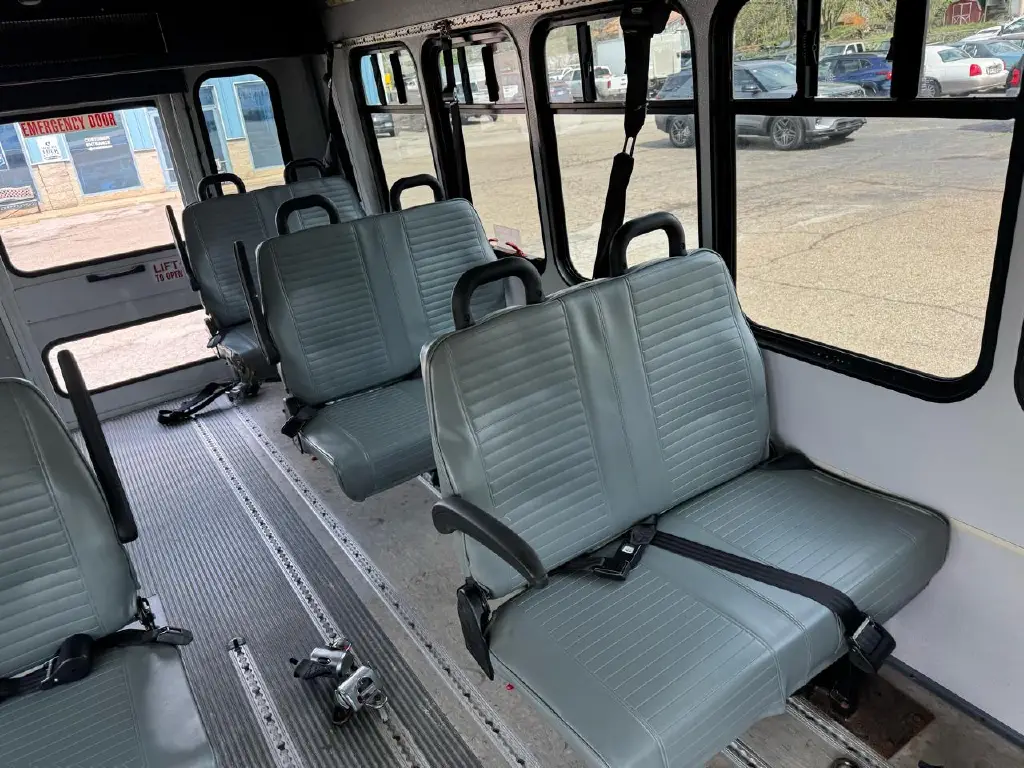 2015 Ford Econoline E-350 Super Duty -Shuttle Bus