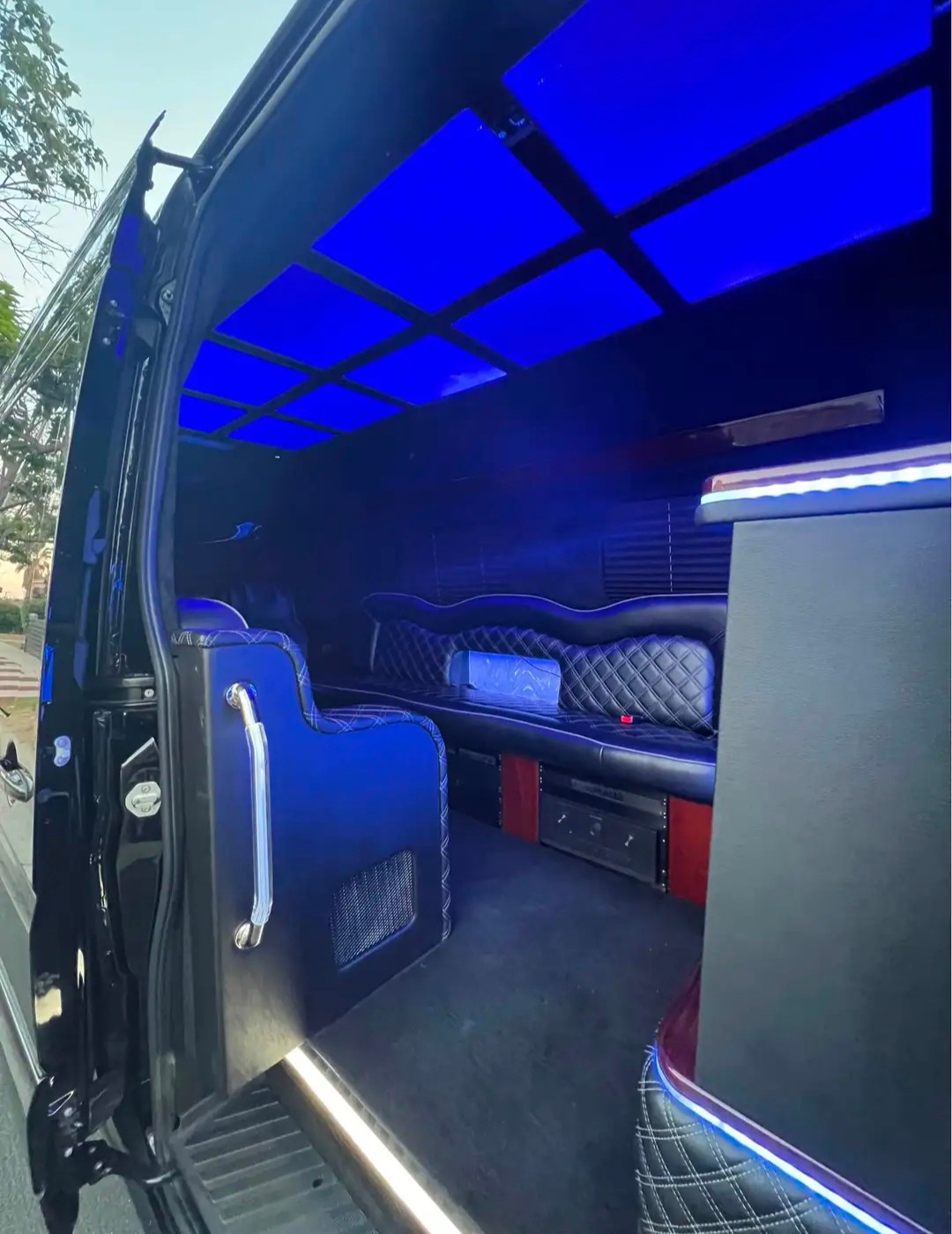 2014 Mercedes-Benz Sprinter 2500 Passenger Limo – Extended