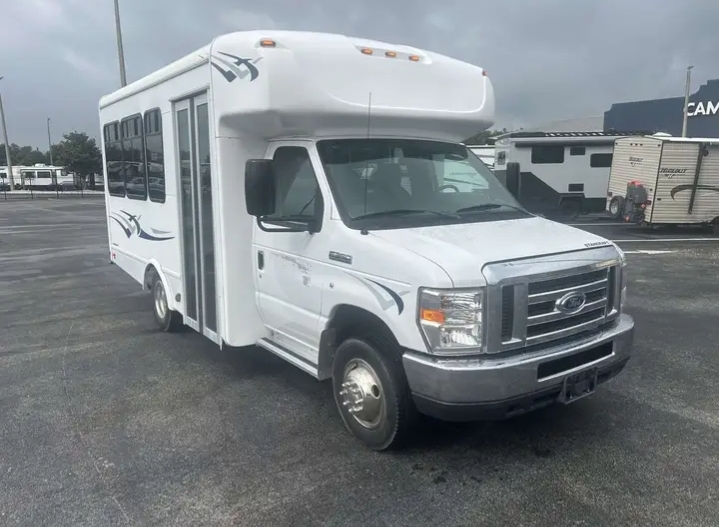 2018 StarCraft Allstar Ford E-350 Chasis Shuttle Bus