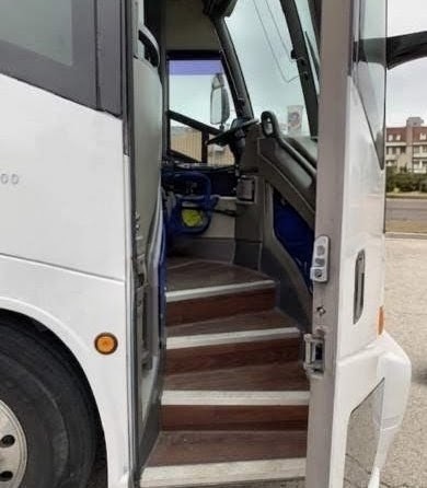2003 MCI J4500 Motorcoach – Strong Engine & Transmission
