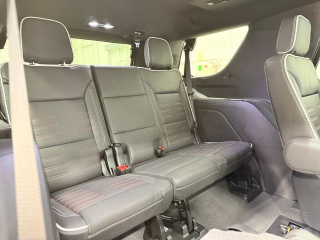 2025 GMC Yukon AT4 Ultimate 4WD – Premium V8 SUV