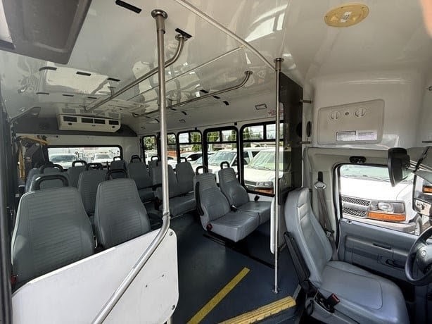 2016 Ford E-450 ElDorado Aerotech 220 Shuttle Bus