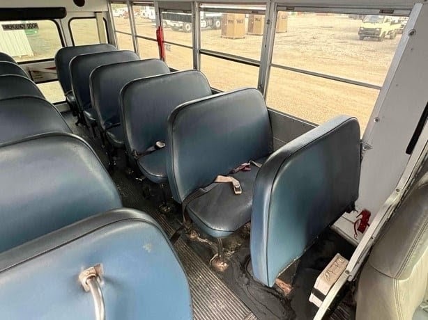 2004 Chevrolet 3500 -Shuttle Bus
