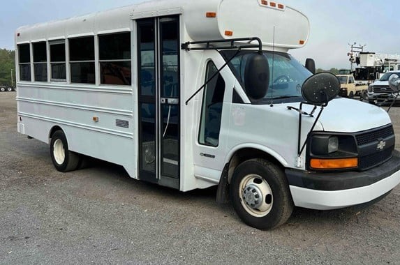 2004 Chevrolet 3500 -Shuttle Bus