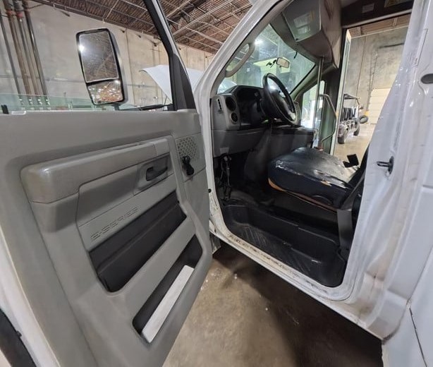 2014 Ford E450 Shuttle Bus